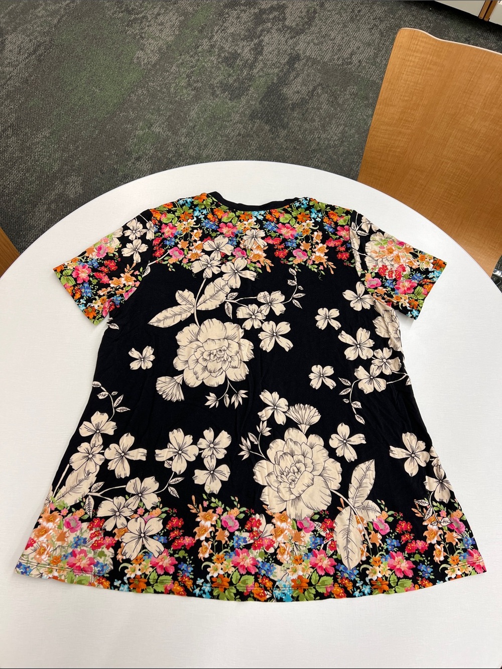 Johnny Was redland favorite bamboo stretch knit floral print v-neck short sleeve - Picture 8 of 8
